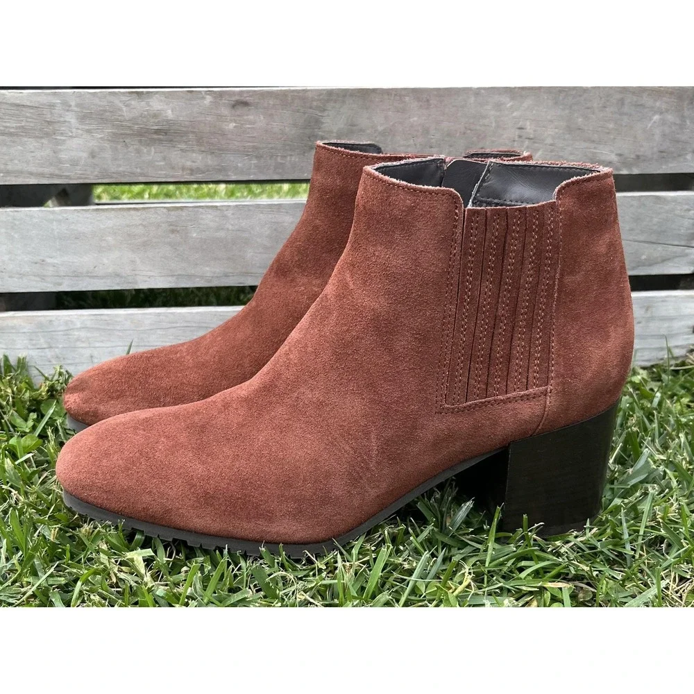 Aquatalia Italy Brown Suede Chelsea Ankle Boots Block Heel‎ Women's 8.5 M